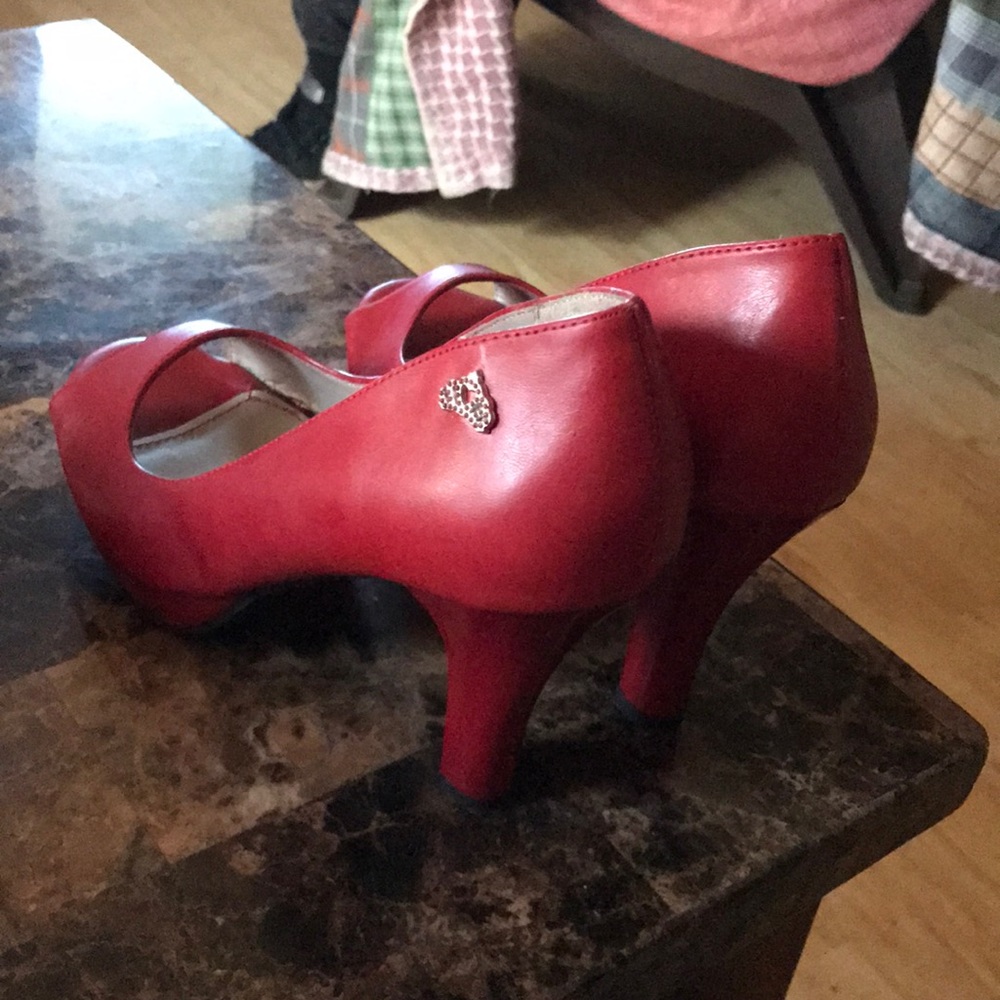 Red high heels - Picture 2 of 2
